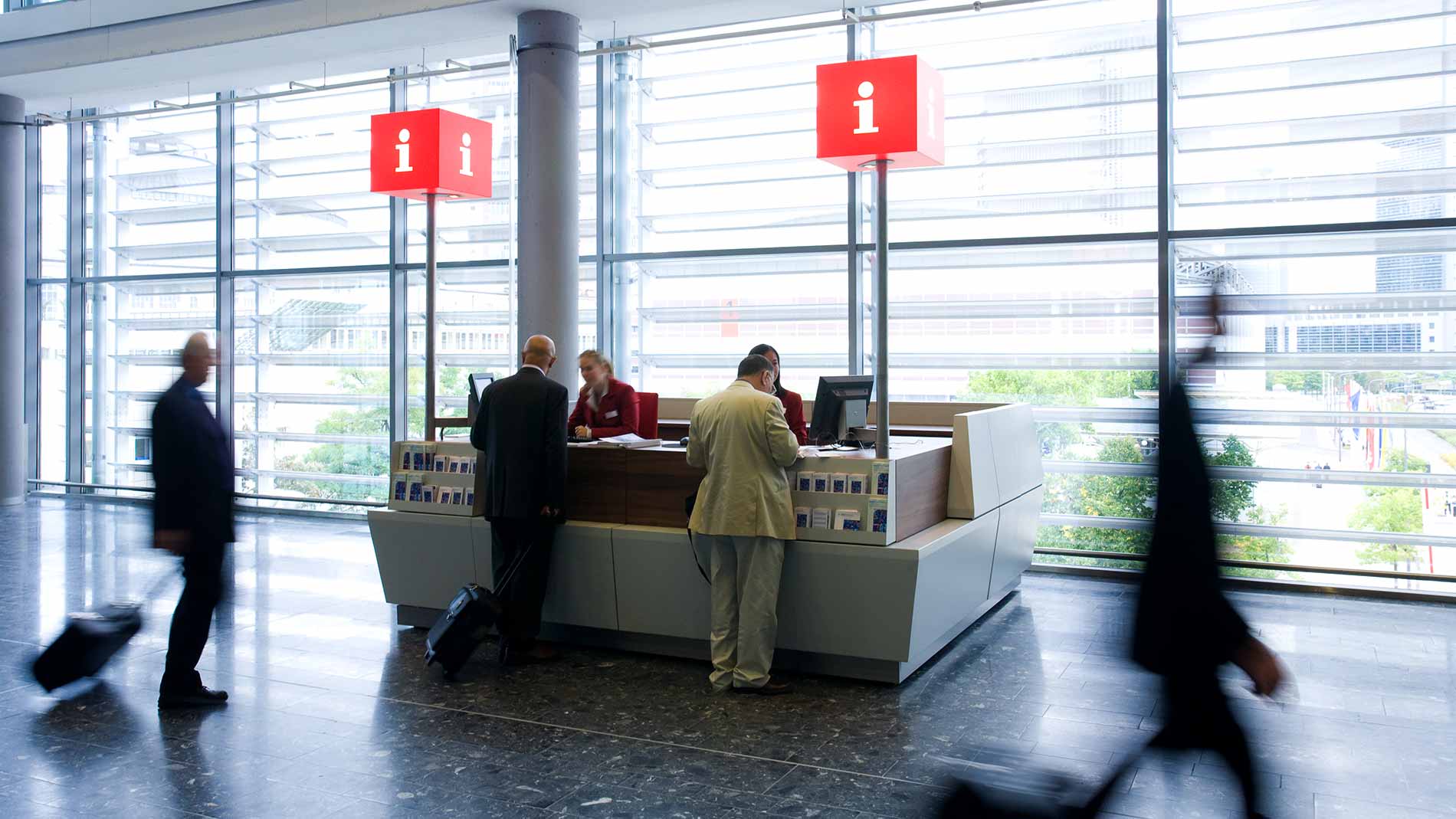 Informationsstände der Messe Frankfurt